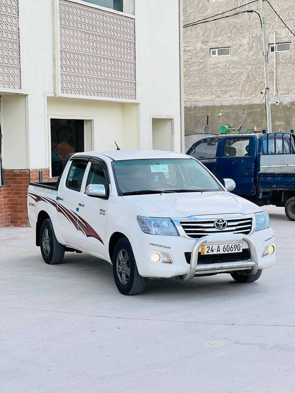 السلام عليكم بيكم فلاونزه موديل ١٤ كير عادي رقم دهوك دولي سنويه ل٣٠ السياره مكفوله من الصبغ والتبديل بيها بارد بصيط مامبين السياره جديده كلش ع وضع البلاد استخدام شخصي مكينه وكير وحداديه وتبريد وتخم تاير كله بشرط مكان السيارة بابل الحمزه رقمي *********** سعرها ١٨٥ بيع او مراوس حسب القناعه
