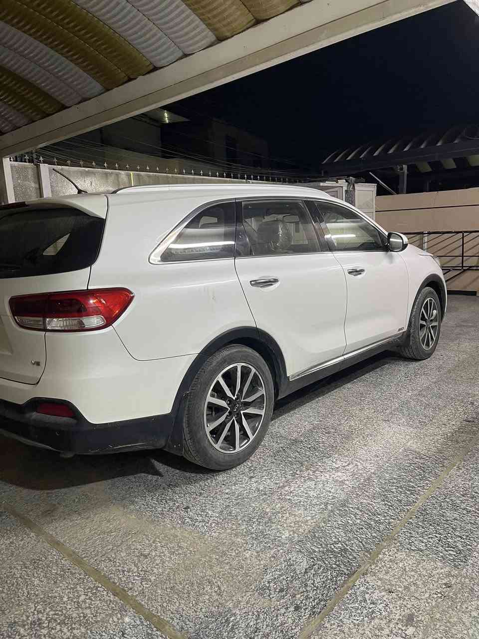 السلام عليكم
سورنتو 2016خليجي
٦سلندر
٧راكب 
فور ويل 
بصمة 
كشنات جلد +كهرباء +تدفئا تبريد
بردات خلفية بلادي 
انارة ترحيب بل باب وبل يدات 
مري شفط 
سايد بريك بصمة
اوتو هوالد
انضمة قيادة عادي سبورت ايكو 
شاشة صغيرة 
جنطة كهرباء
زرلاك لايت
ماشية 141 الف 
بصمة عدد ٢مال شركة 
السعر 210
وبيهه مجال للشراي 

(السيارة بيهه صبغ ربع الجنطة وربع الجاملغ الايسر ورصعة بل تكمة الي فوك باب الصدر ) وياهه عبوة كاملة مال فيت بم اتياط تفصيخ اصلي حاطهه سبير بل جنطة 

بغداد حي الجهاد
***********
