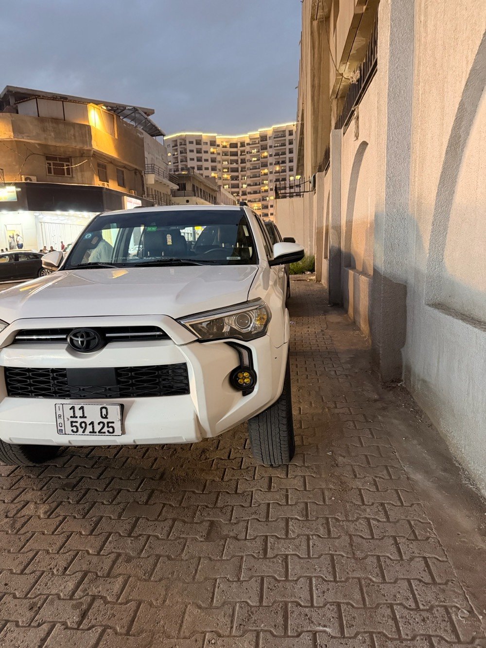 TOYOTA  4RUNNER   2023SR5 
~ تويوتا 4 رنر  
~ وارد أمريكا  
~ موديل 2033
~ محرك 6 سلندر  / V6 
~ مواصفات SR5 
~ شاشة كبير  
~ كاميرا 
~حساسات خلفيه 
~تبريد ثلج 
~ كشن جلدة كهربائية 
~ ويل كب 
~ حجم تايرات ١٧
~ 5راكب 
~ ماشيه 55 الف كيلو 
~ إيرباگات راجع  سستم 
~ طاولة خلفيه للسفرات
~حادث مثل ما تشوفون بالصور 
سياره بيها اضافات تغليف دشبول وستيرن ترفيع فخامه 
السياره بيها منظومة غاز متكامله مشدوده بورشة رسميه مع الكارت يعني اقتصاديه 
السعر 26000
العنوان بغداد الجديده
وأي معلومات رقمي واتس أب ***********
