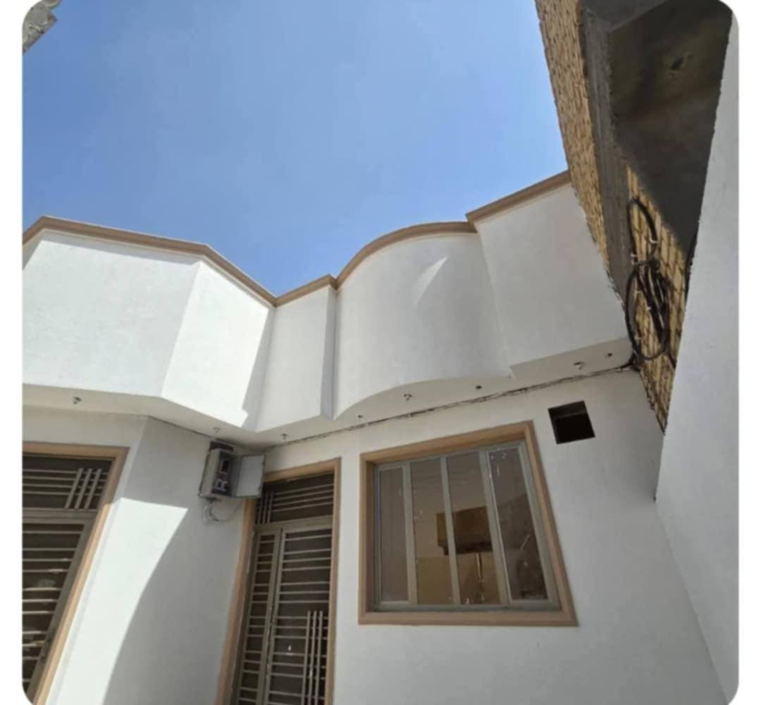 #اللهم صلِ على محمد وال محمد

#دار سكن الشراكية الثالثة خلف مجمع بوابة المثنى 

#المساحة 200 متر طابق واحد بناء 2024 كونكريت مسلح عالي عن الشارع 

#تفاصيل الدار غرفتين وصالة وبراني وطارمة وصحيات داخلية وخارجية الدار فارغ حالياً 

#السعر 130 مطلوب 25 وبيد البائع 105 مع المجال التسديد الشهري 200

للاستفسار اكثر عن موقع العقار الاتصال على الارقام التالية او مراجعة مكتب عقارات المختار شارع زمزم قرب حسينية السيدة زينب عليها السلام 

*********** يوجد واتساب 
***********
