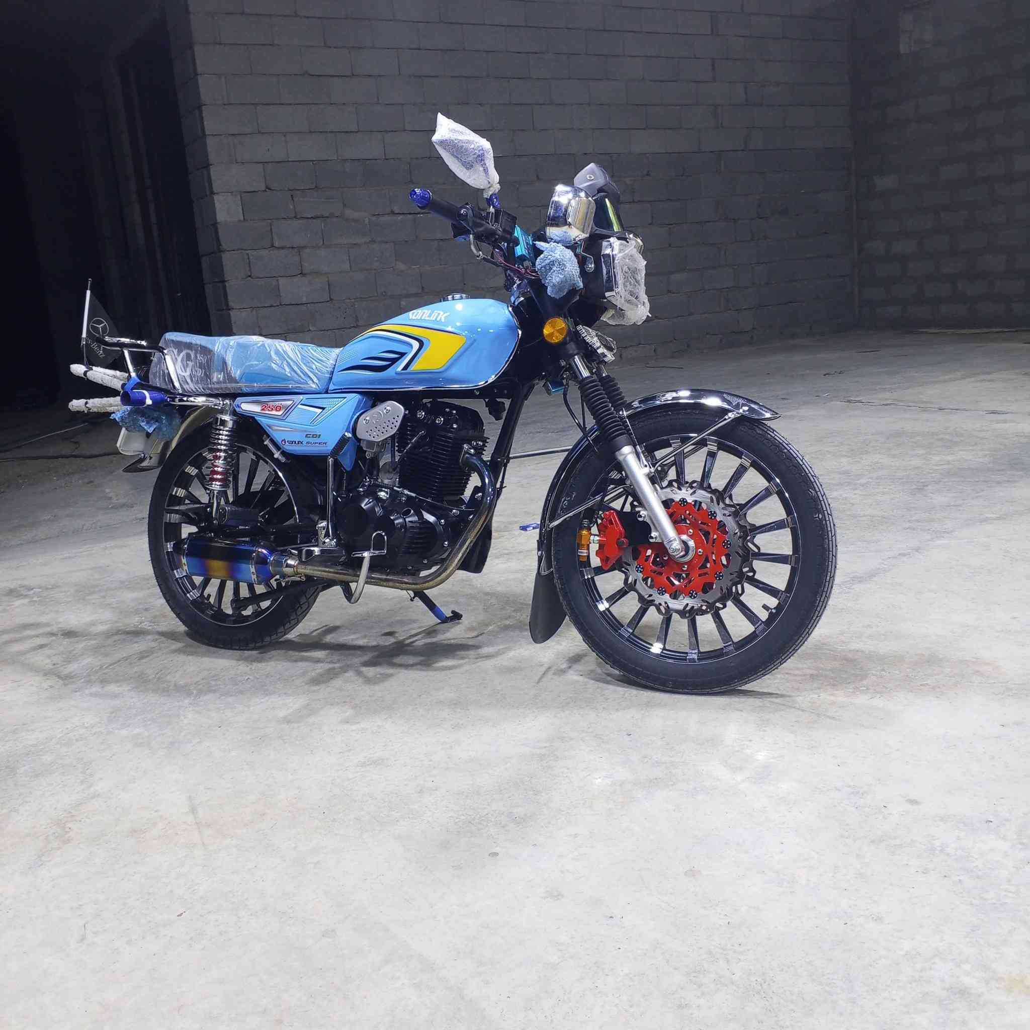 السلام عليكم مكلف بلنشر شباب دراجة سولنك موديل25 شكل 26 محرك250cc دراجة  تزويد رياضي
صارلهة اسبوع مشدودة انضاف ونصبة احلة من الصورة
المكان الفلوجه وهاذه رقم ابو الدراجه بي وتساب ‏‪***********‬‏
