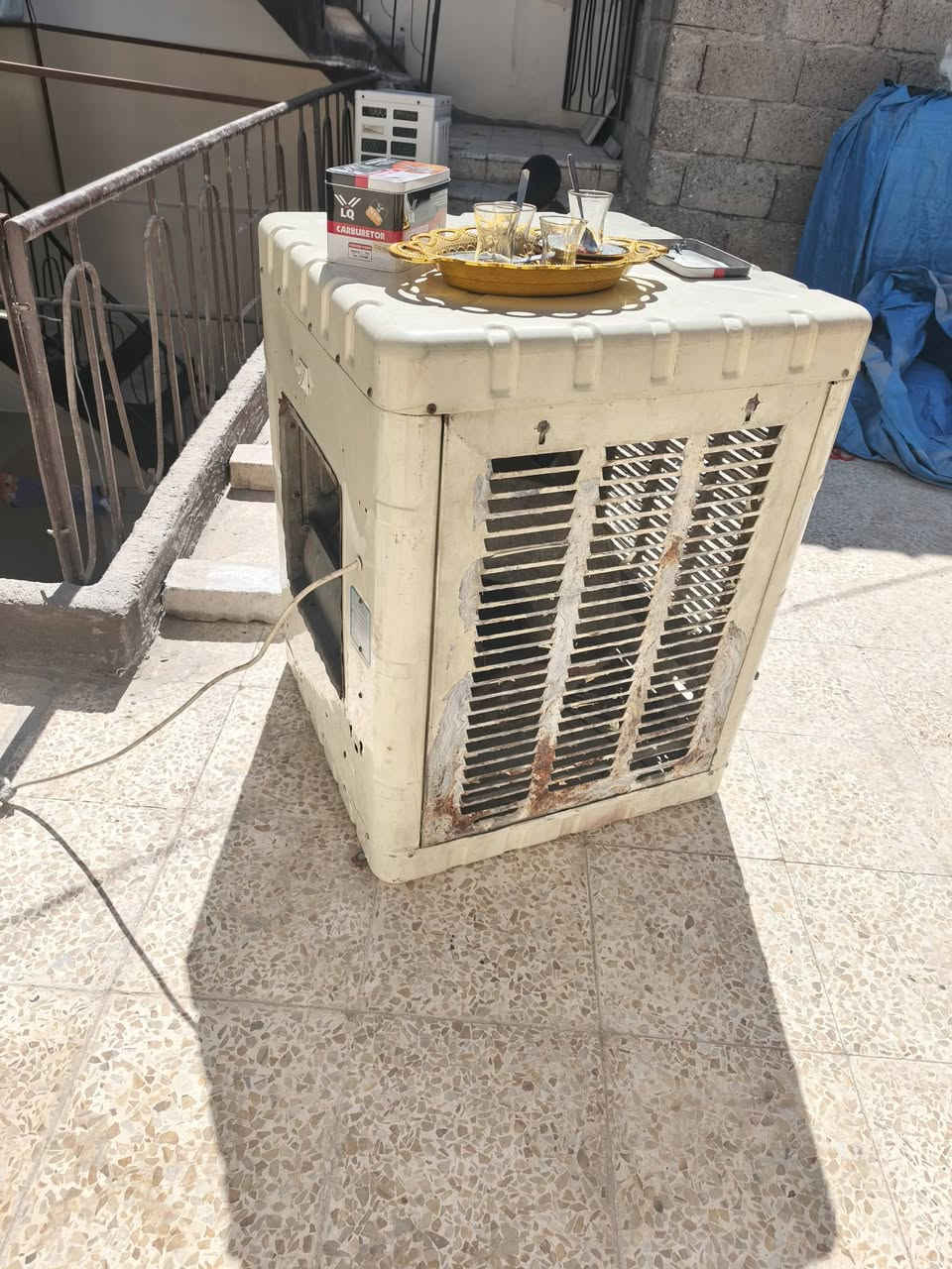مبرده سرعه وحده للبيع
اي صوت ما بيها وجاهزه بس انصبه 
وشغله وحتى حلفاته موجودين وبليته ماله حيل قوي 
ونضافه كدام العين ويسحب كهرب ربع امبير فقط 
وسعره 80 الف قفلو 
لتواصل موجود خاص و رقم الهاتف / ***********
