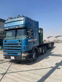 سكانيه سنكل خلفي مديل 2002 طخم تاير راس وعربانه   مكينه ٦ انجكتر  بيهه...