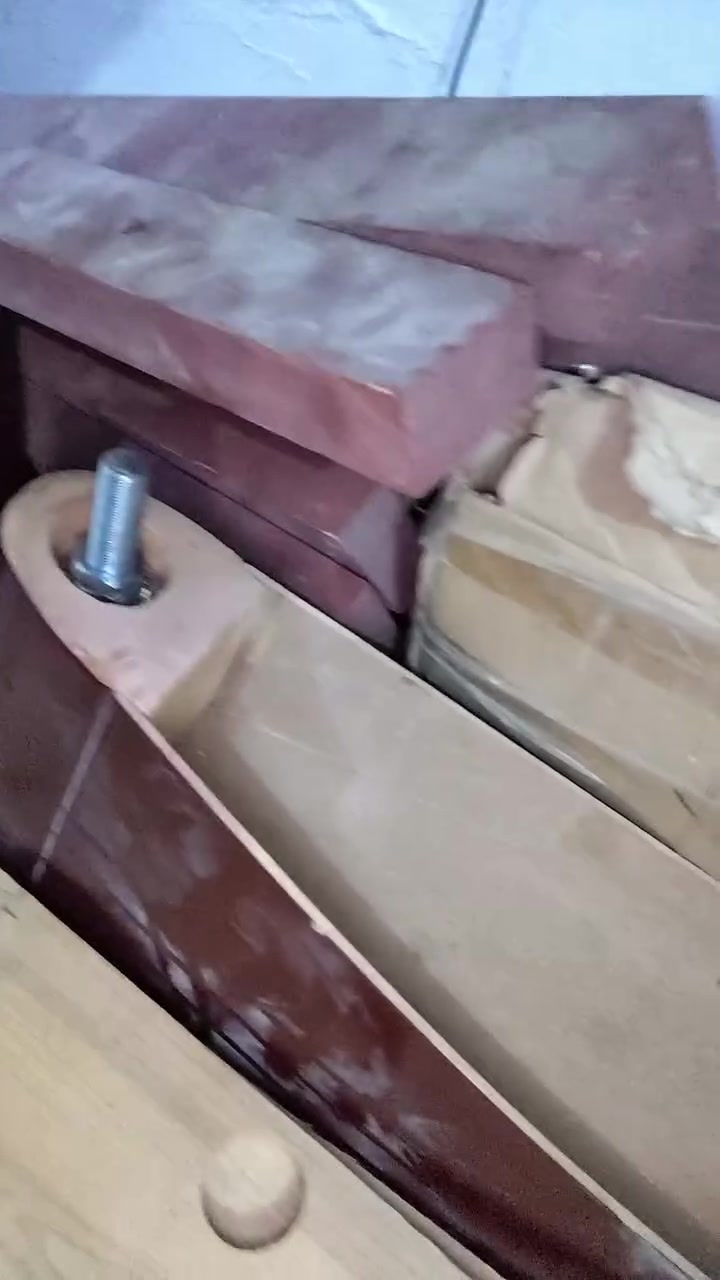 السلام عليكم ميز بليارد جديد بالكارتون لسه ما منصوب نقص كشنات جديد بالكارتون تواصل عل رقم فقط  مكاني حله ***********
***********
