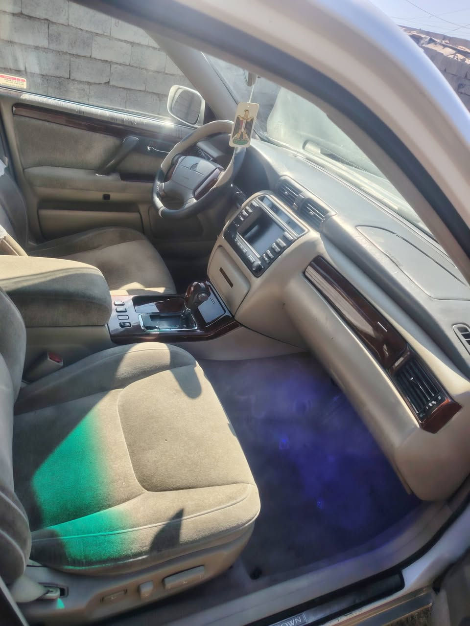 السلام عليكم ملكة ادوات كص موديل 2003 اصل كرستال 3دكم فول مواصفات عدة الفتحة ديفور زغير كير ومحرك وصدر كارتون قرفة وكشر جديد تبريد ثلج تدفئه نار اربع كشانة كهربائي ستيرن كهربائي سيارة جاهزة من كلشي بردة خلفية لايت زنون السعر 35ورقة وبيهة مجال بصيط مكان العلم قريه الربيضة مراوس حسب القناعة اذا افانتي أدوات *********** / ***********
