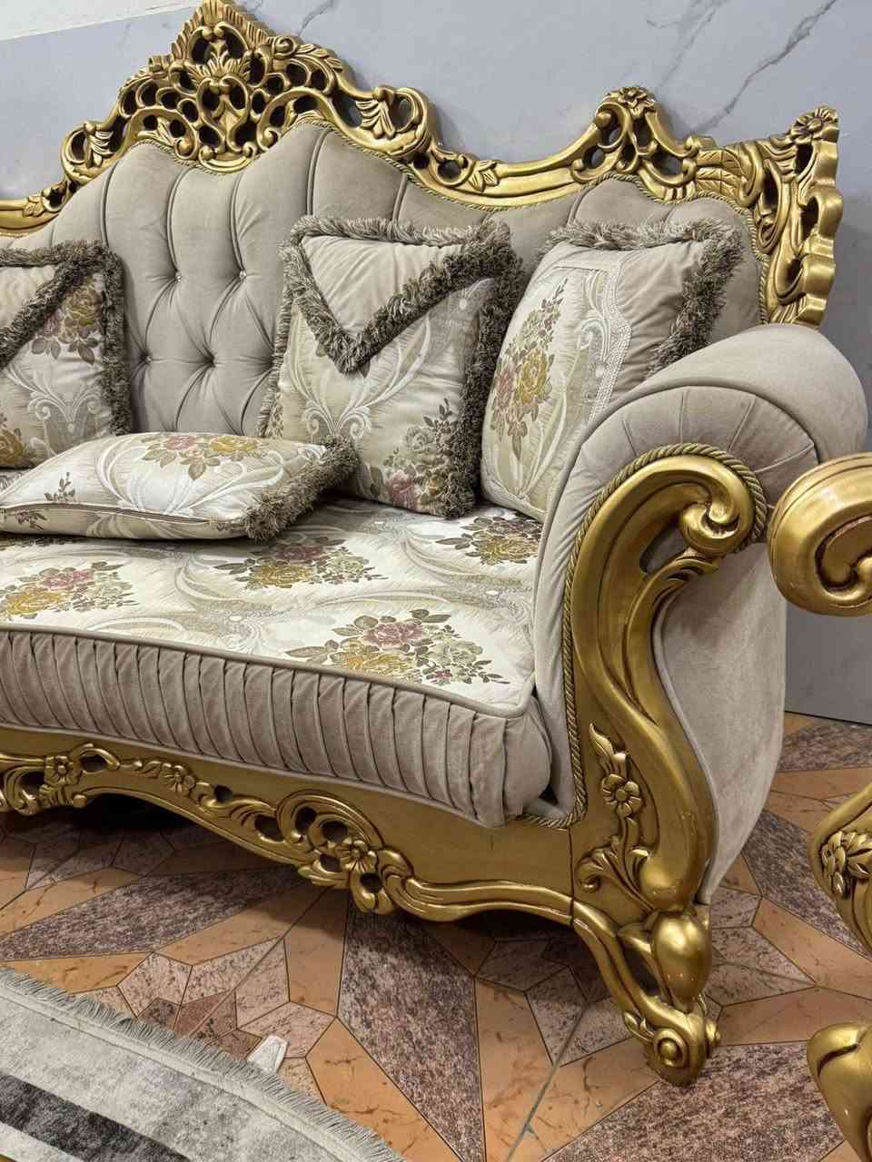 تخم زان مصري دمياطي ١٠ مقعد مع سيت طبلات نضيف جدا اخوالجديد ***********
