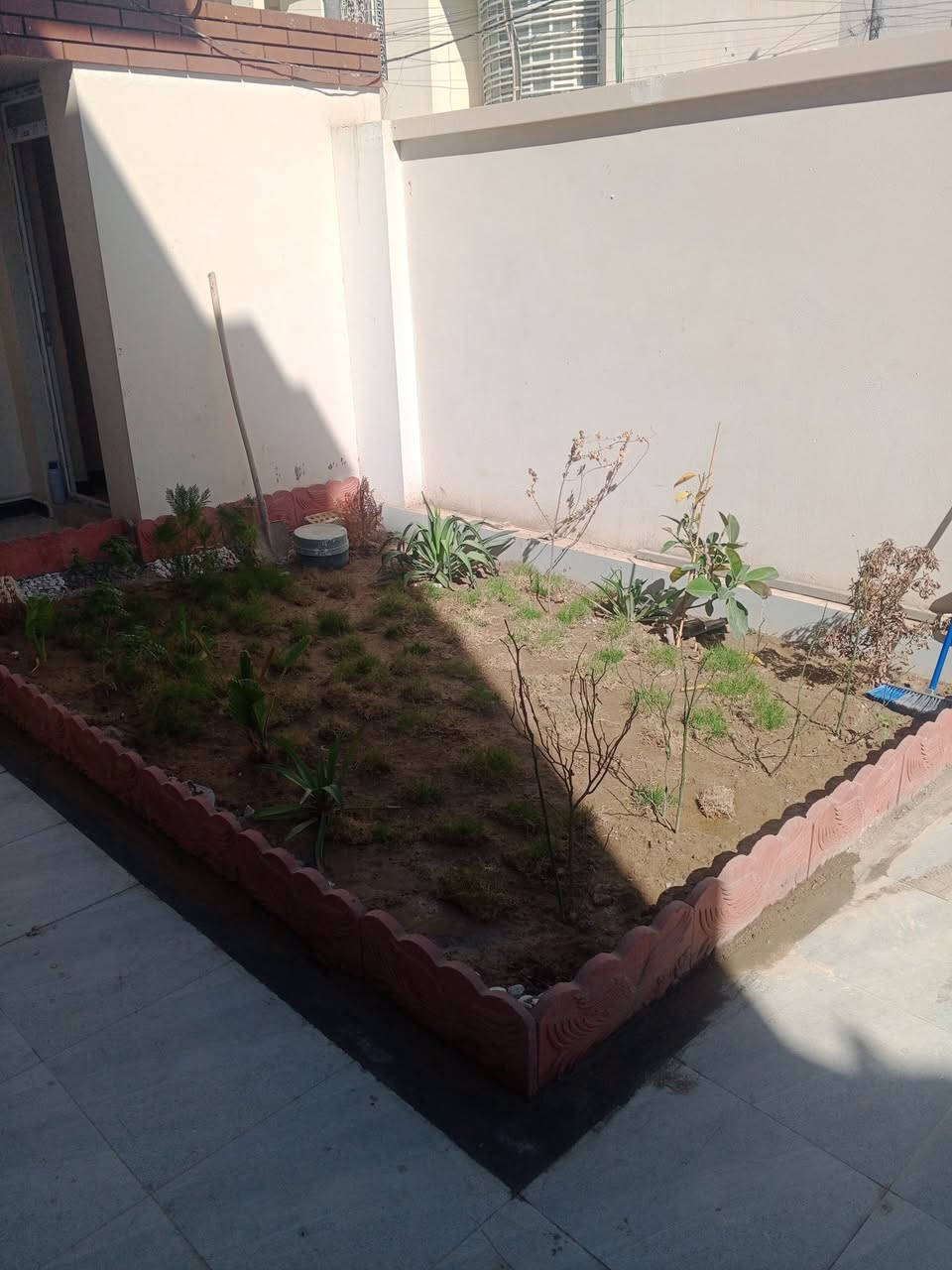 اللهم صل على محمد وال
دار للبيع مساحه ٢٠٠متر الموقع مسيب حي الأطباء 

بناء حديث درجه أولى جدران ألواح بورسيلين هندي ارضيه مرمر تركي البيت كامل من كل الناوحي مثل ما موظح بالصور علما البيت غير مستخدم 

البيت مطلوب لصندوق الاسكان ٢٨مليون فقط وذالك حسب الاتفاق البيع

الطابق الثاني يحتوي على غرفتين نوم ومطبخ ومجمع 

صحيات السعر ٢١٠وبي مجال شي بسيط 

للاستفسار ‏‪***********‬‏ اتطال أو واتس غير متواجد عالفيس
