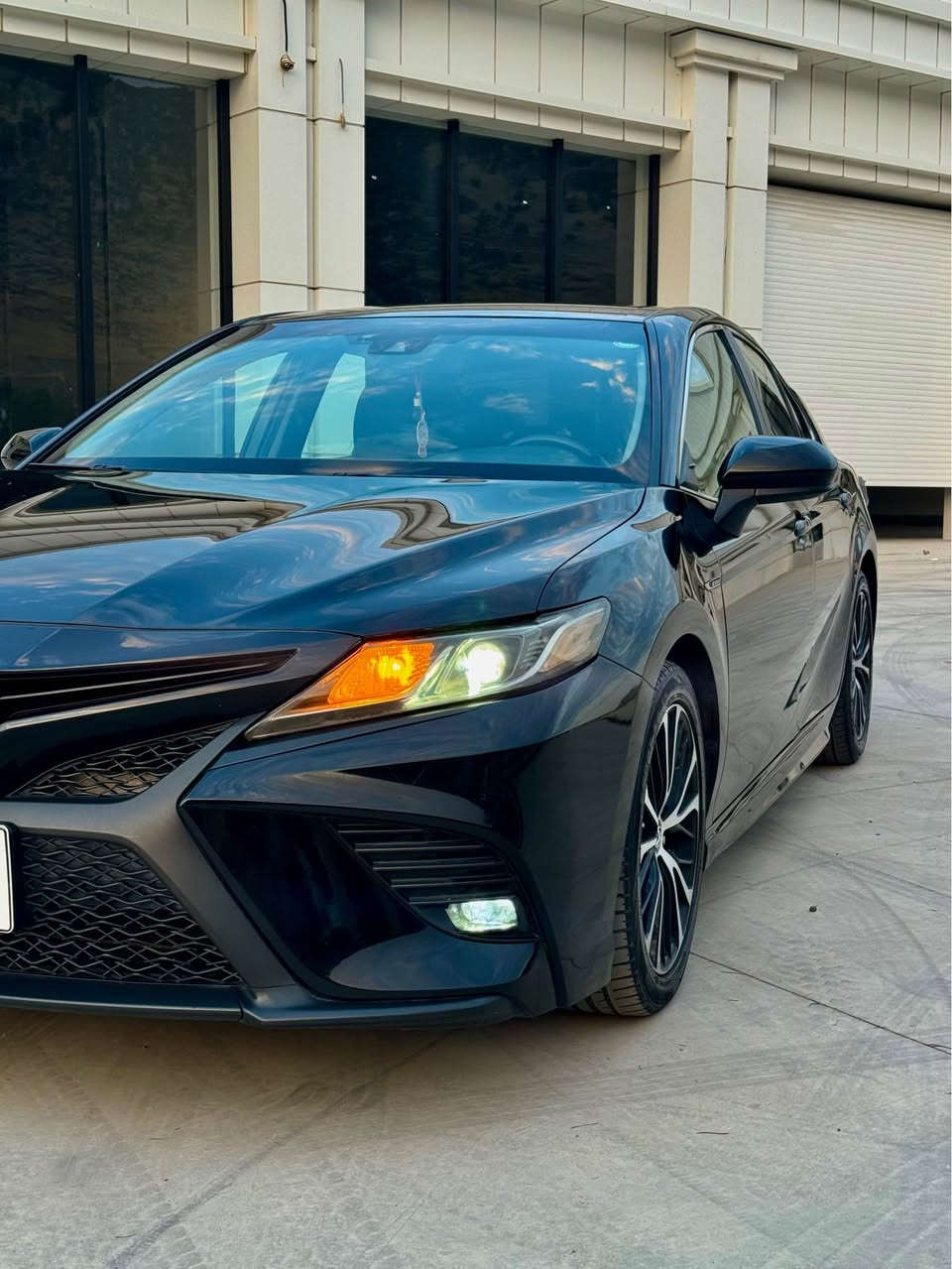 Toyota Camry 2020 Se 
گێر و مەکینەی بە شەرتە
سوکان ڤۆلیۆم و ترحدید سورحە
کوشن کارەبا و جلد
بۆیاخ یەک پارچە بێ ژۆرێ بێ ئیرباگ
دوو ساردی بچوکی هەیە
رەقەم و سەنەوی نوێیە 
نرخی ١٧٤ مەجالەکی زۆر کەم
ژمارە مۆبایل ***********
تکایە موشتەری تێل بکە جوابی نامە نادرێتەوە لەگەل رێزم سوران, أربيل
