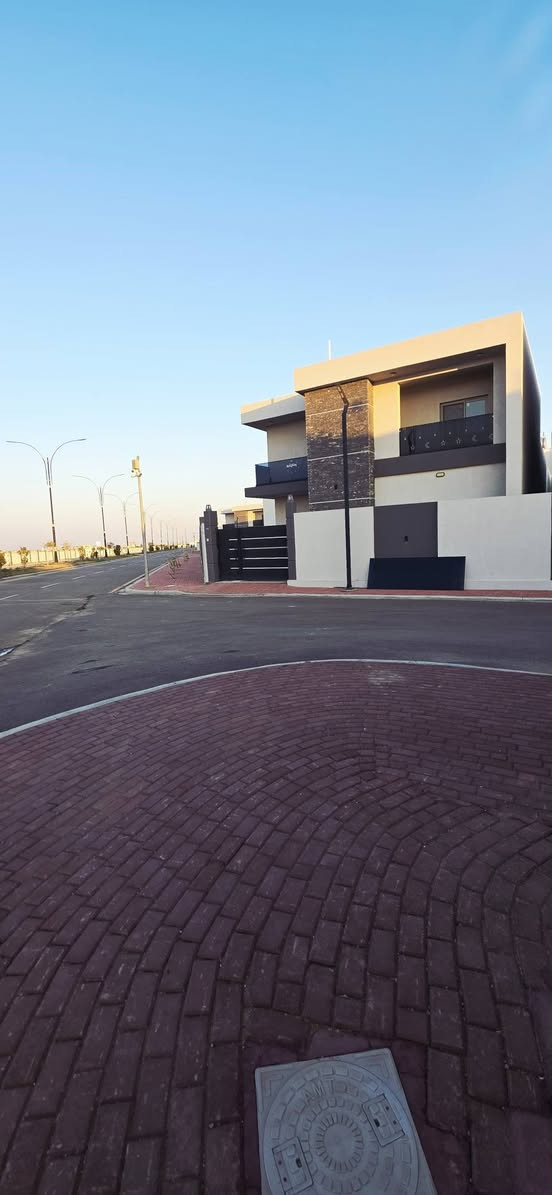 بسم الله إعلان بيت للبيع الرمادي مجمع عمر الراوي الثاني قرب جامعه الانبار المساحه ٤٠٠متر ركن شارع ٣٠متر البيت ٢طابق يحتوي البيت على ٤غرف نوم استقبال مطبخ حار بارد يباع مع الأثاث البيت يباع نقد فقط تحويل مباشر أستفسار أكثر ***********
