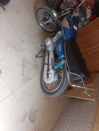 دراجة نارية • ٤٥٠ سي سي • مجال ٥ ميل