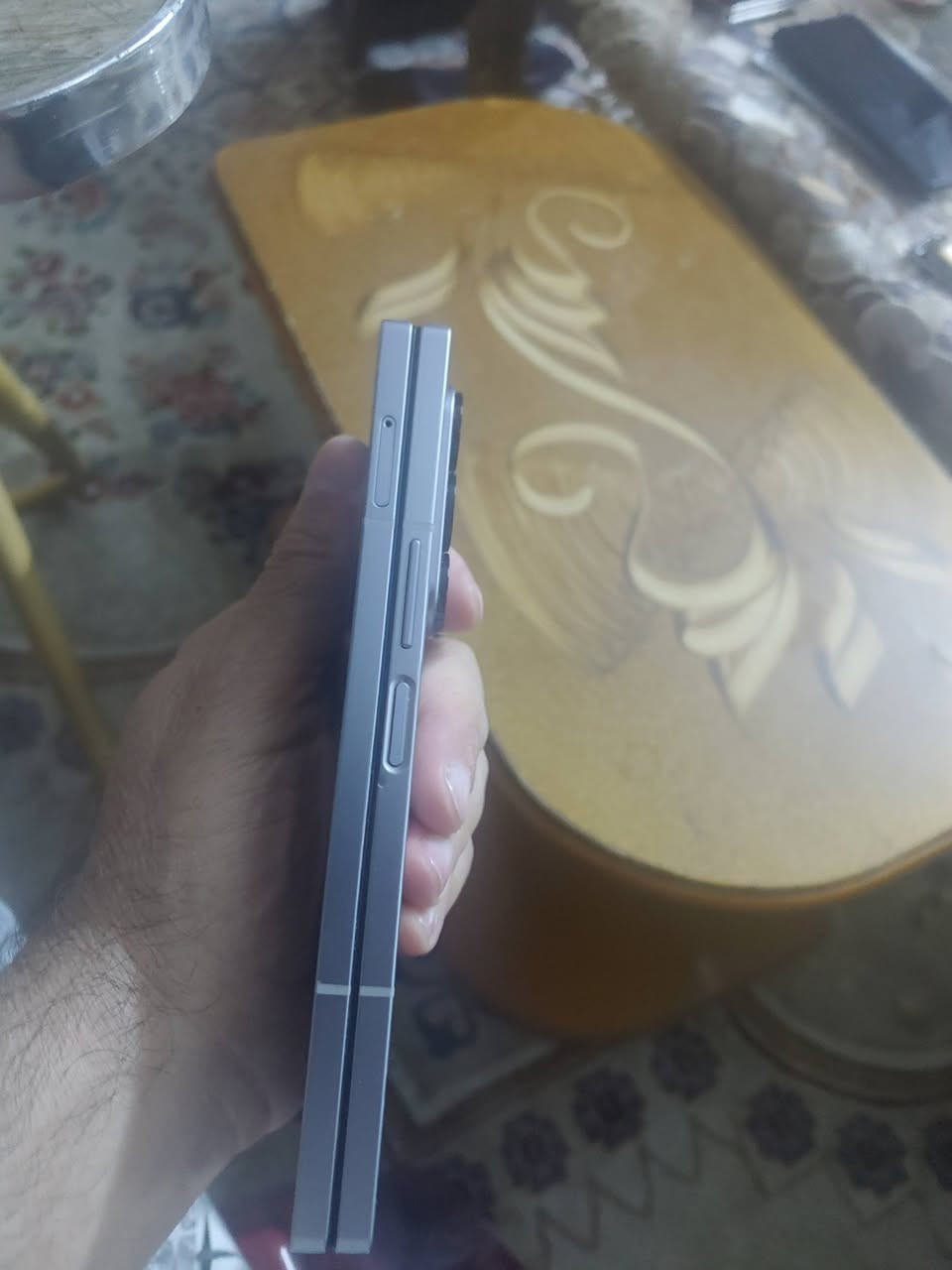 سامسونك فولد 6 ذاكرة 256 رام 12 النسخه الكوريه والتي تشبه الى حد بعيد التسخه العالميه نظيف جدا من غير ملحقات بيه بس الظهر جزء بسيط جدا اللون كاسح بسبب الكفر موضح بالصور والفيديو
السعر 750 الف قفل 
فقط الي يناسبه السعر يتصل على 
***********
