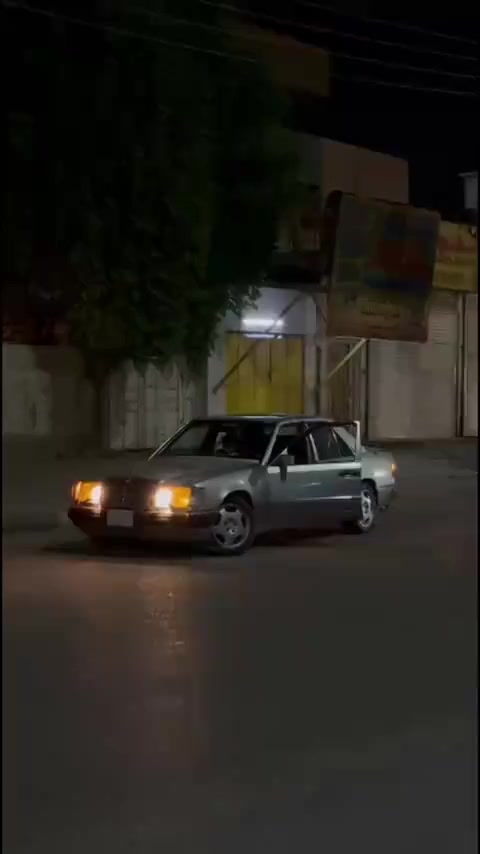 مرسيدس230 
سلام عليكم 
مرسيدس دب خراطيم موديل 1992 سياره جاهزه تبريد كير محرك وتبريد حدادين 70٪ قواعد دبل جدد صفحة لعبري بديلة فطر (ومبيج) يعني ماكاط لايتات زنون طخم تأير جدد هنه ويلات شديتهن مصارلهن سبوعين باتري جديد سياره ترايها شرط ٢٤٠ ماتوكفك بشارع لان سياره مجهزه بس مال سفر وين ماتريد روح بيها سنويه ساقطه صارله شهر ماعليها ربع تحويل شوكت ماتريد سياره اذا اكو مراوس بألماني هم عادي سياره محتاجلها صبغ بيها خياسات بسيطه مكانها عماره 
عارضها ب٧٥وبيها مجال بسيط 
***********
