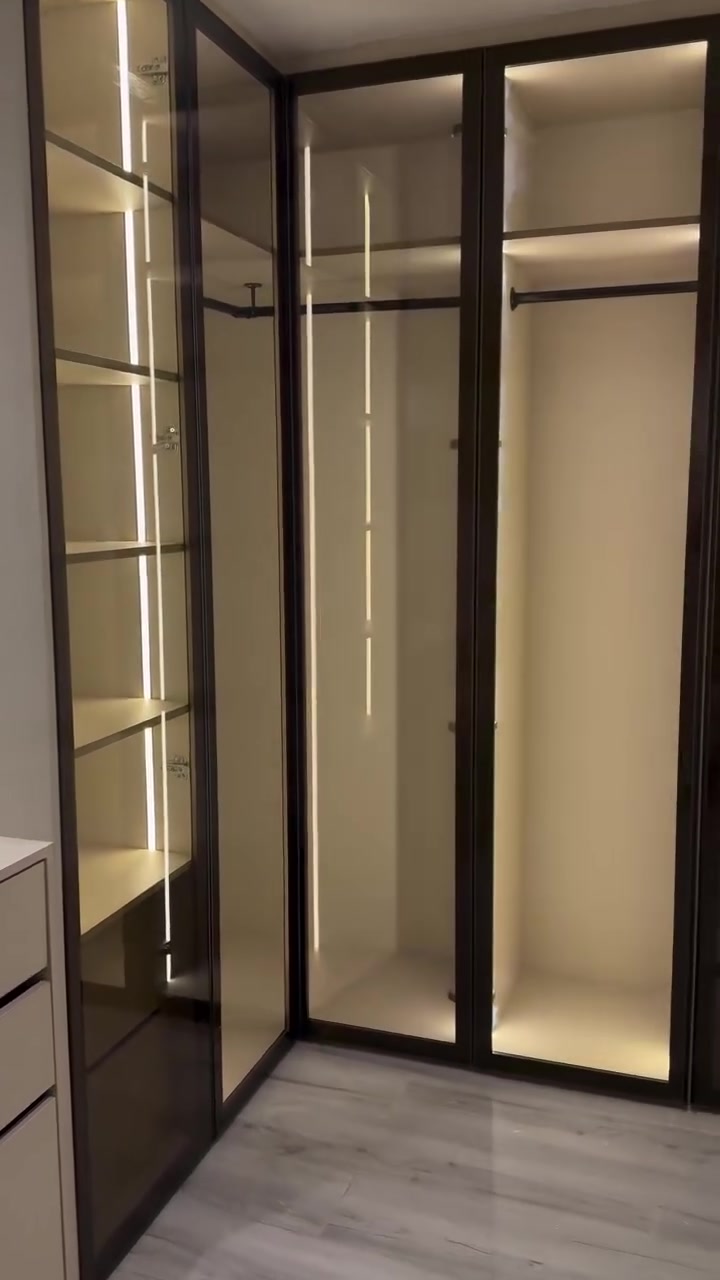 عرض خاص مده 10 ايام بس 😍
..صار سعر متر دريسك روم (225) الف 
✔️ مميزات العمل:
✅خشب mdf تركي 
✅ نظام كابينات عملي
✅ مواد درجة أولى
✅ تفصيل حسب القياس
✅ تنفيذ وتركيب داخل بغداد
✅نقل مجاني 
✅كادر مخصص للقياس موقعي
✅سكك مجرات ثقيل
✅نرمايد ثقيل درجه اولى 
✅عمق 55،60
✅مقابض من اختيار الزبون 
✅لون من اختيار الزبون 

📞 للتواصل: ***********
