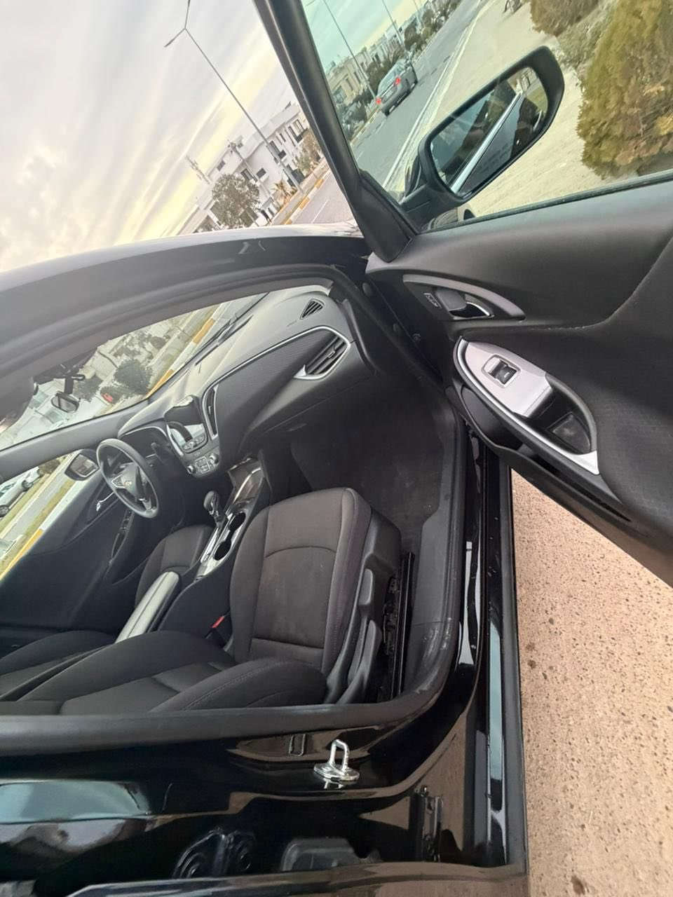 شوفرليت ماليبو 2023 LT
مواصفات : LT 
السيارة بدون صبغ، و بدون ايرباك
السعر : ١٢٧ 
للاستفسار : ***********
