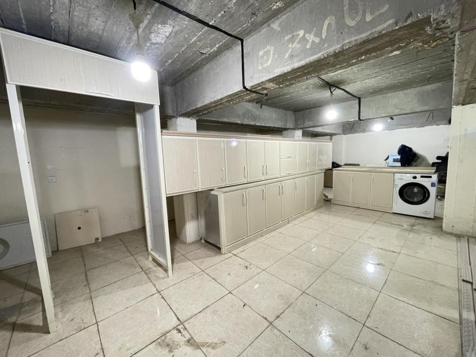 كاونتر المتيوم ماركة سارا نظيف اخو الحديد
كله مرمر
 جوكر يترتب حسب اي مطبخ
قياسه العمق 60سم
والسنك متر و80
وضلع الچبير 4و14سم
سعره مليون و250
توصيل مجاني من سليمانية لبغداد وديالى وصلاح الدين وكركوك
***********
اتصال واتساب 
@
