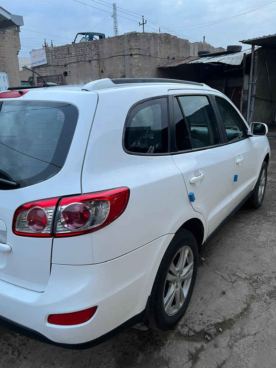 السلام عليكم سنتافيه موديل2012صبغ حزام  بدون دواخل السعر109وبيهه مجال مكينه دوش عنوان بغداد الكرخ ***********
