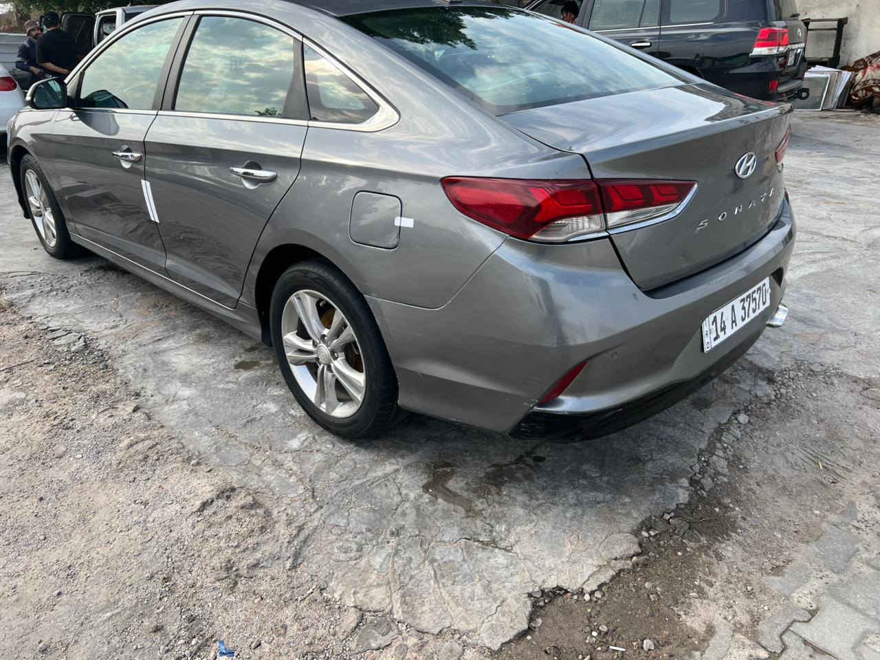 سلام عليكم سوناتا 2018 بيه جاملغ وبنيد وبيه رشات صبغ سياره جاهزه مكينه وكير وحداده تبريد سياره جاهزه من كلشي رقم بصره الكليزي مشروع وطني مكان سياره بصره سياره وارد امريكي سعر ،122 رقم الهاتف ***********
