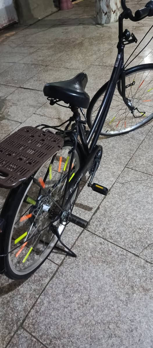 باسكل مديلل 19 حجم 27 البيـع سعر 120 وبي مجال الي يحب يشتري يراسلني خاص وانه خادم..الرقم. *********** الي حاب يراسلني واتساب او يخابرني
