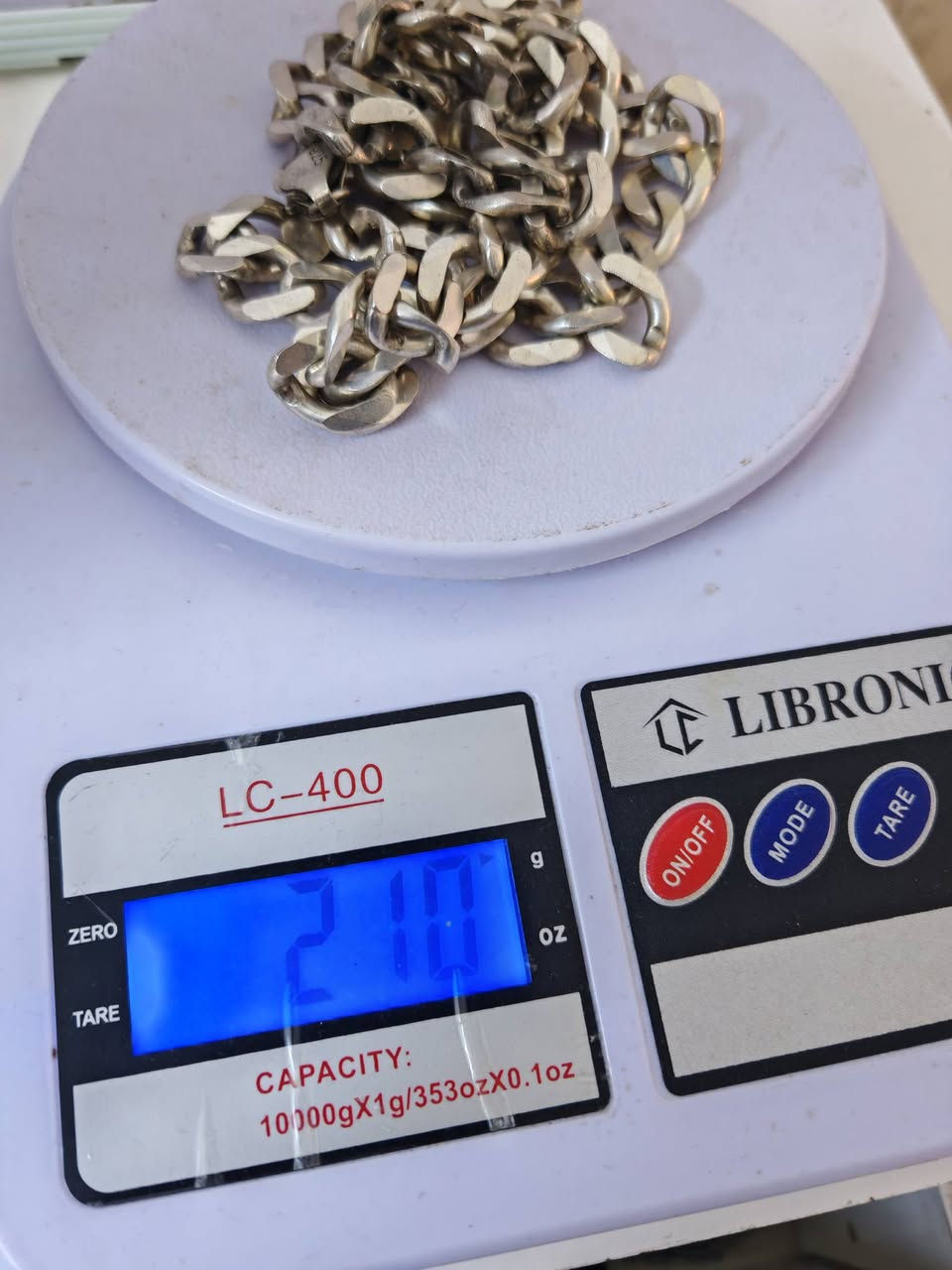 زنجيل وسوار ثقيل وزن 210 غرام
سعر الغرام 3500
مكاني بغداد الطالبيه لايوجد توصيل..


**إذا كنت صاحب هذا الإعلان وتريد حذفه لأي سبب، رجاءا أرسل رسالة إلى الدعم الفني**