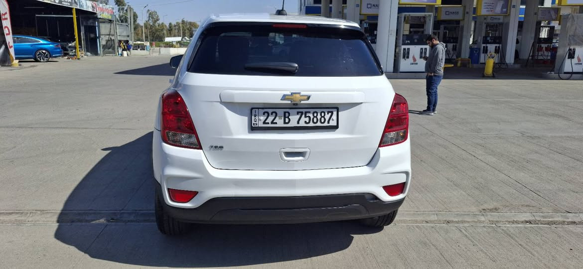 تراکس 2020 
شۆفرلێت تراکس رەنگی سپی
مواسەفات LT واتە دەرەجە 2
تەبرید
شاشە
ئاوێنە کارەبای
جام کارەبا
دوو سویچ
سوکان ڤۆلیۆم
تحدید سرعە
شاشە ئەلیکترۆنی و عادی
کامێرا
فلچە ۷ تەلقە
لایت لید
ئەی بی ئێس
تراکشن
حەسای تایە
کوشن کارەبا
ویل کەپ
ئۆتۆ لایت
سوکان تقل
مەکینە ۱٤ ی تۆربۆ مەرغوب
تەنها چاملغی پێشی لای سەیاق سبوغە بێ ژورێ بێ ئێرباگ دەعمەکەی زۆر زۆر خەفیفە، دوو سێ قۆپی بچوکی هەیە
٨۰ مایل رۆیشتوە
رونی گێر و مەکینەی و تایەکانی گۆراوە
گێر و مەکینە و تەبرید و بەردی گزۆز و کارەباییات بەشەرت
فەحس و هەزەو سەنەوی نوێ یە
سەیارەکە زۆر توند و تۆلە ئی خۆمە و بەناوی خۆمە زۆر جوانترە وەک لەوێنەکە دیارە
نرخی 125 وەرەقە و معامەلە
تکایە هەموو شتێکم بە وردی نوسیوە.
*********** أربيل, العراق
