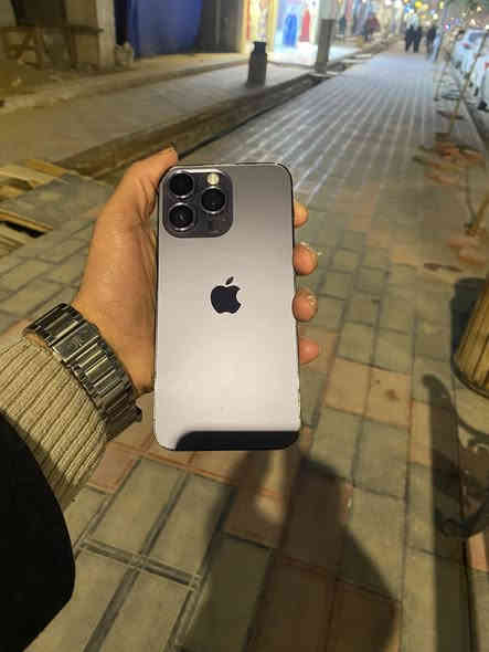 ايفوان 14 برو ماكس مبدل كامره اصليه من شركه ابل جهاز مكفوال مكان نجف شارع الروان 7000 الرقم ***********فقط تصال
