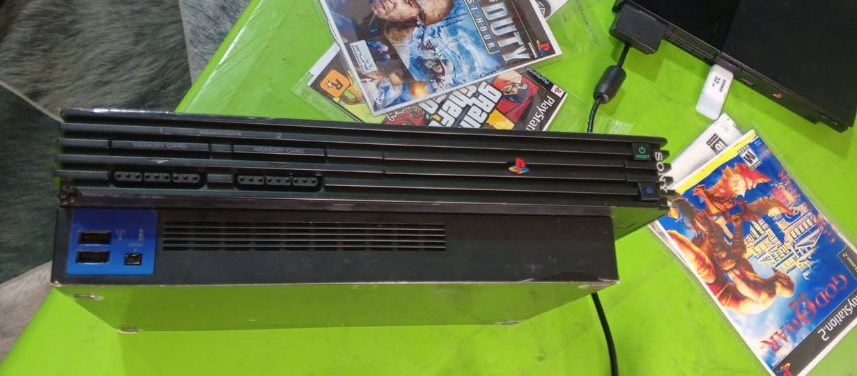 سلام عليكم شونهم شباب توفرر. بلايستشين 2 فات ياباني كامل ملحقات فلاش30لعبه كهرباء110
سعر 50
تواصل ***********
