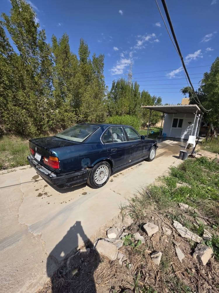 سلام عليكم 
bmw 520i للبيع 
موديل 1988 رقم بغداد مشروع وطني 
السيارة شغالة وحلوة 
السيارة تعتبر مال تعمير .
رايدهة ب٣٠ وبيهة مجال قليل .
مكاني بابل حلة 
*********** حلة, بابل
