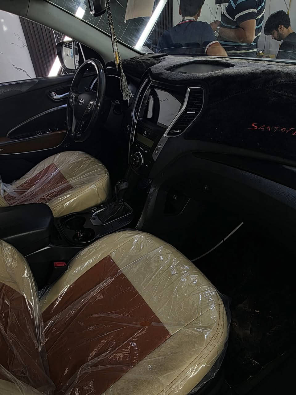 سنتافيه للبيع موديل 2014 مكفوله كفاله عامه من الصبغ موضح السونار داخل المنشور السياره فول لمتت المكينه 6سلندر 7راكب 155وبيه مجال بسيط رقم الهاتف*********** مكان السياره بغداد
