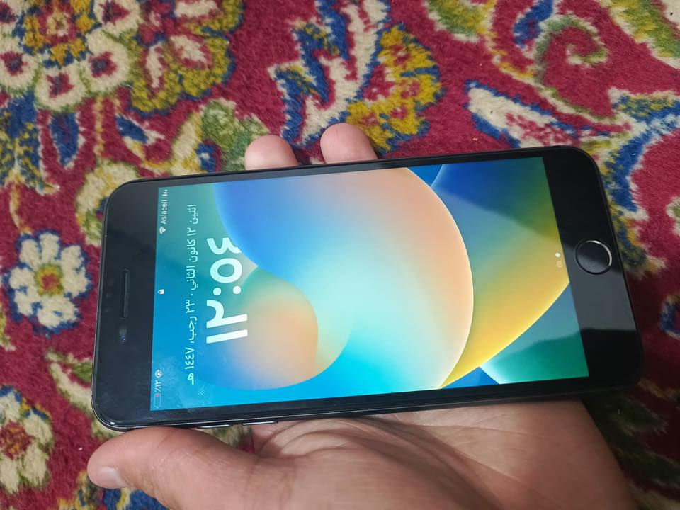 سلام عليكم ورحمة الله وبركاته للبيع ايفون٨بلاصً ذاكرة256بطاريه 74اصليه قطاره بلشحن شرط جهاز على وضعه يرهم مروس***********
