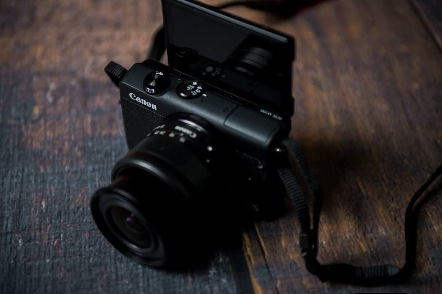 Canon EOS M200 mirrorless
للبيع بسعر 350$ دولار مكاني في كركوك 

 الملحقات : 

عدد اثنين بطارية مع جنطة حافظة 

 مستعمل فقط لمدة اسبوعين 

الشتر 400 صورة فقط

المواصفات

ميجابكسل 24.1

مستشعر بحجم APS-C

فيديو بدقة 4K

بسرعة 120 إطارًا في الثانية بدقة عالية الوضوح

وضع المساعدة الإبداعية

يجعل من السهل التقاط صور احترافية

Bluetooth*‎ وWi-Fi

لمشاركة الصور والتحكم عن بُعد

شاشة تعمل باللمس

وقابلة للإمالة بزاوية 180 درجة

أفلام ذات لقطات متتابعة

تسجيل الحركة على مقاييس زمنية مختلفة


**إذا كنت صاحب هذا الإعلان وتريد حذفه لأي سبب، رجاءا أرسل رسالة إلى الدعم الفني**