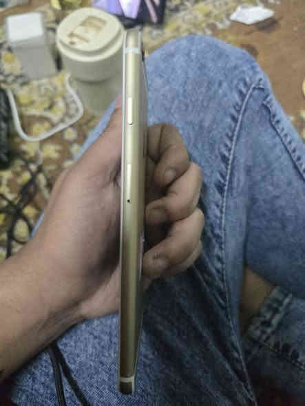 السلام عليكم ايفون سكس بلاص للبيع جديد لووك نضيف لا يصرف شحن ولا شي تاخذة على الفحص
ذاكرة :١٦ 
السعر : ٥٠ الف 
مكاني بغداد الشعب توصيل متوفر 
للتواصل ***********
