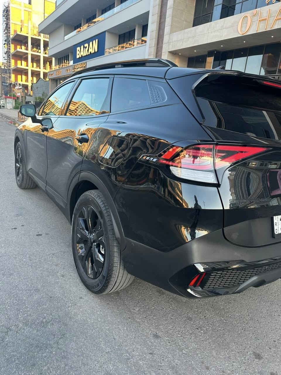 السلام عليكم
Sportage phev 2025 هايبرد plug-in
وارد امريكي 
X-line برستيج اعلى فئة بالسبورتج
الحادث قطعتين مبدلات نفس اللون اصليات وكالة 
ماشية 6000 
مواصفاتها بانوراما ، كشنات جلد كهرباء ، كرسي السايق خزن ميموري ، كشنات تدفئة تبريد ، 4 كاميرات ، كاميرا بالدشبول من تفتح اشارة يمين ويسار ، كير ماوس
السيارة تتقدم وترجع بالبصمة
السعر 22.500 يعني 225 ورقة
مكاني بغداد
رقم الهاتف ***********
