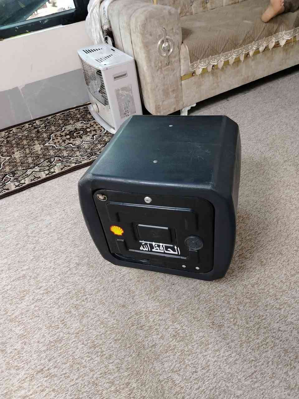 سلام عليكم عندي صندوك دلفري للبيع سعر 30 بي كسر اصغير اموضح بل صوره
***********
