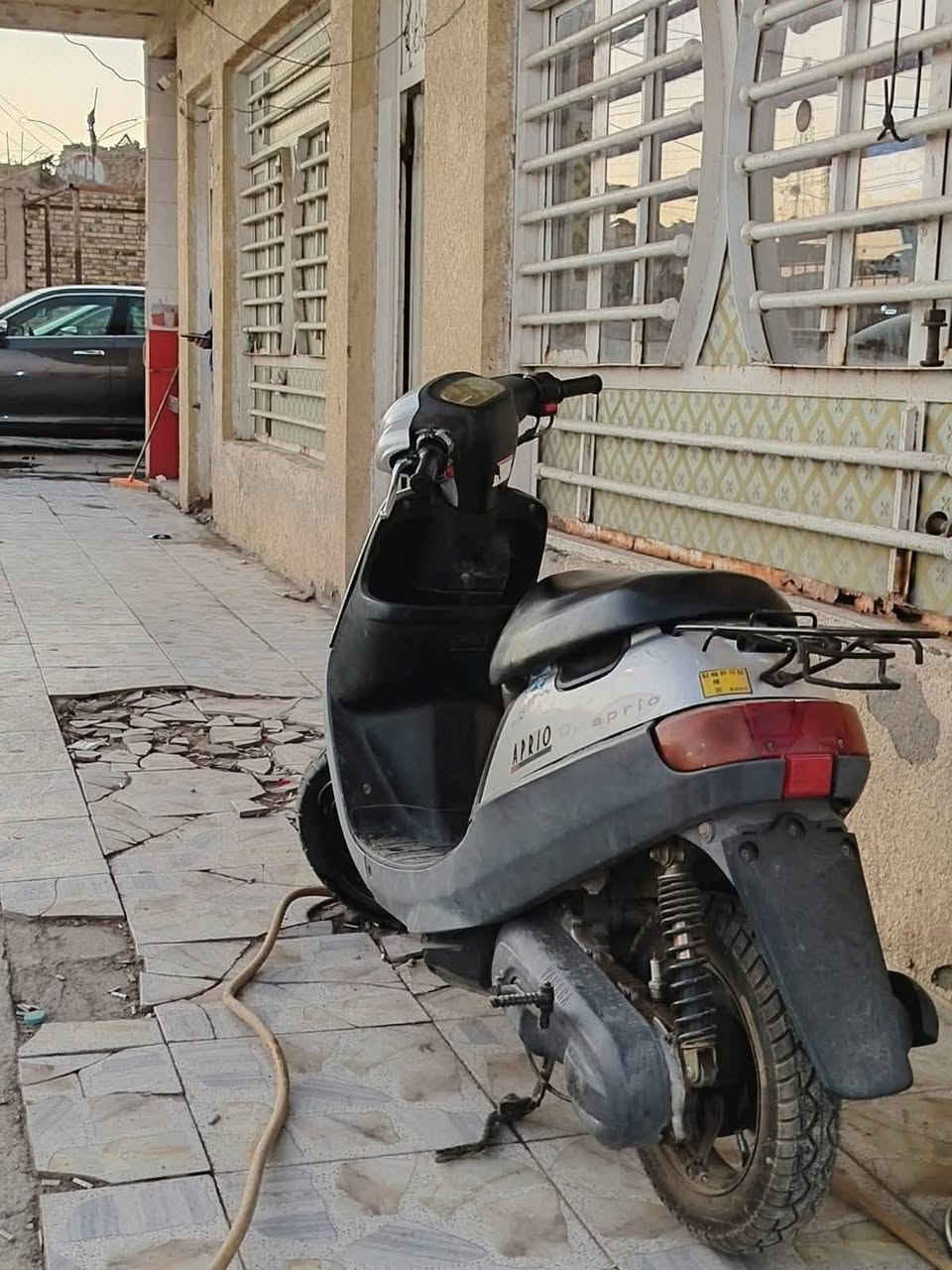 السلام عليكم دراجه بطه بيها صوت اكسن للبيع الدراجه أوراق اصولي بسمي الدراجه شلعه ومعدل  تخبل مفتوحه مره وحده مكينه ناعمه الدراجه شغاله لايت بك لايت اشاير هندر نكره وحده السلف عوزه راجز السعر 325 وبيها مجال الهاتف *********** الشراي يتصل ويدلل
