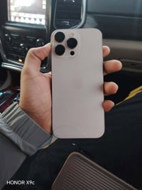 ايفون 16برو ماكس   بطارية 100 نظيف جداً عدد الشحنات(216)مرة  بي فطر خف...