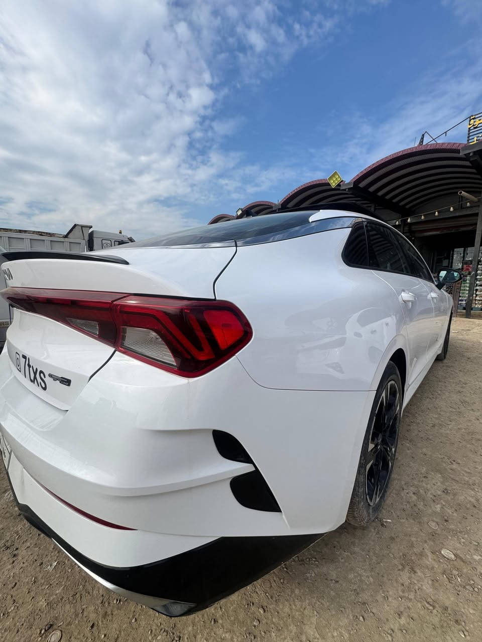 كي فايف K5
موديل 2022 جيتي لاين
محرك 1600 توربو
‎اللون ابيض
 رقم بغداد، معوقين، وكالة 
حادث بنيد بدون يرباك بس ايرباك برده
✅فول مواصفات ✅
1-بصمه+تشغيل عن بعد
2-شحن هاتف لاسلكي 
3- قياده ذاتيه ؏ الخطوط السريعه
4- هاند بريك بصمه 
5- سقف أسود 
6- مثبت سرعه 
7-نضام ABS
8- مانع انزلاق
9-حساس أطارات 
11-شاشة كبيره
12- كامره دواره+ اربعة كامرات محيطية+360
13- كشافات امامي
14 - تاير وويل بلادي حجم 19 
16-رادار جانبيه+ رادارات امامية وخلفية
17-مراقبة النقطة العمياء
18-رادار الخطوط البيضاء 
19-اشاير بالمري 
21-الداخل بلاك ادشن 
22-‏ مقعدين كهربائي
23-لايتات ‏4 عدسات 
24-نضام قياده سبورت +سوبر سبورت +نورمال  + ايكونامي
26-فول تحكم ستيرن
27-كير أوتو + عادي
28- ئوتو بريك 
29- ‏ ‏الخريطه
31- ستيرن حرف D  
32-‏Led +  زينون
33-السياره فول رادرات
34-التشغيل عن بعد
‏AUTO HOLD-38
39-تصميم خارجي رياضي
41-نظام الملاحة
42-مصابيح خلفية LED
43-مصابيح ضباب LED
44-لاسلكي Android Auto  
السياره وارد امريكي 
ماشي :52 كيلو متر 
للاستفسار او الاتصال***********☎️
