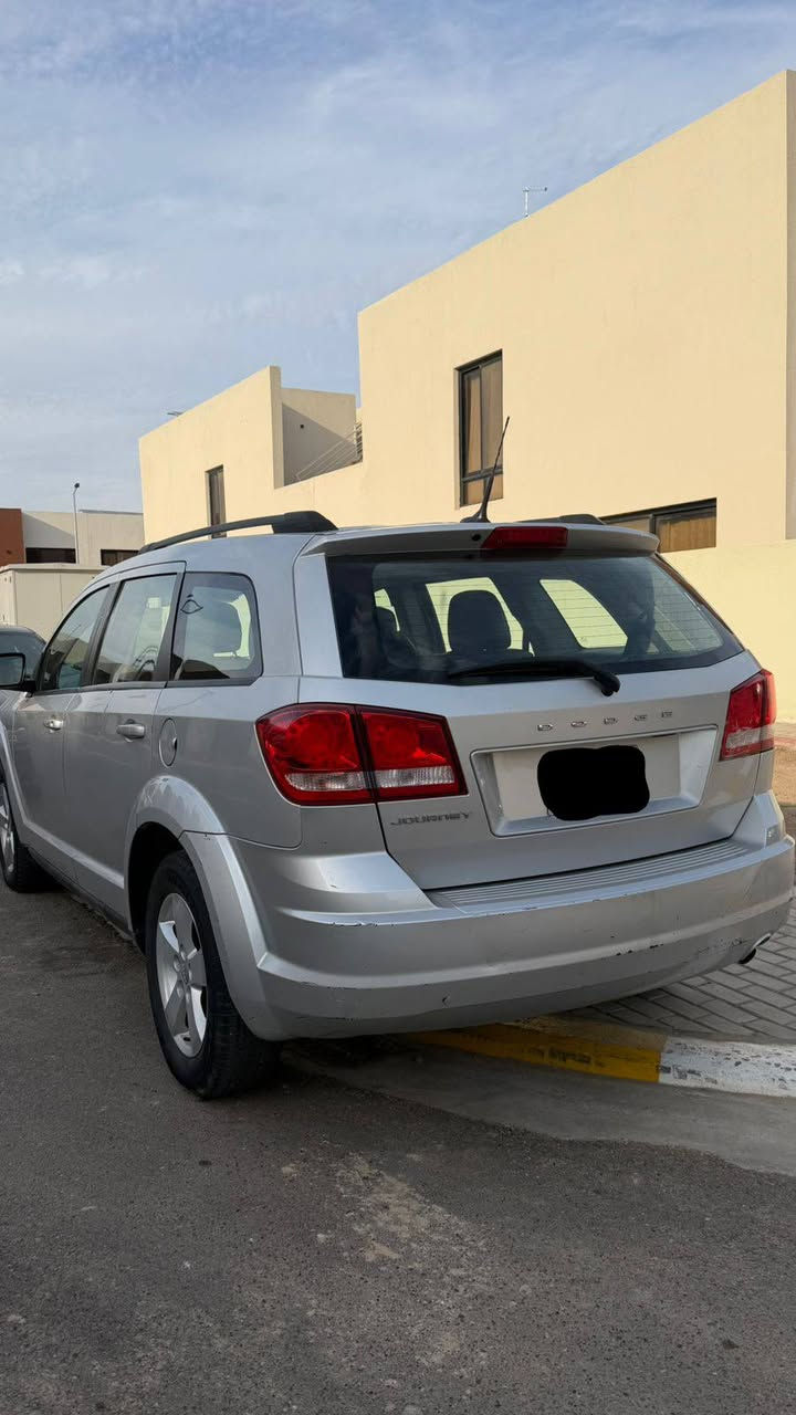 دوج جورني 
2011 
ماشية 114الف رقم بغداد الماني 
عارضها 83وبيه مجال 
للشراي 
عنواني المنصور 
***********
لتراسلني خابرني 
مرواس ما اراوس
