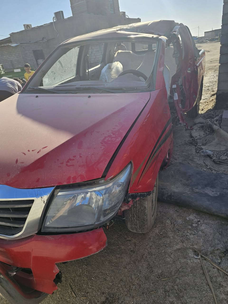 سلام وعليكم سياره 2015للبيع على حادثها حادث بيبان ثنين وتكمه والباقي بس شخوط يعني يصير بارد بيها السعر 130وبيها مجال اكفل كير ومكينه وشاصي   مكان البصرة قضاء الهوير الخاص ***********
