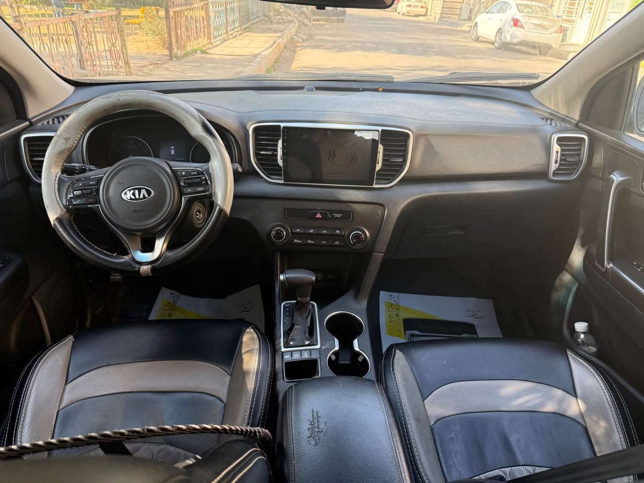 السلام عليكم 
كيا سبورتج للبيع ( بدون مراوس رجاءا) موديل ٢٠١٨ وارد امريكي نص فول دفع رباعي 
السياره ماشيه ١٠٣ الف 
السياره بامريكا حادثها بنيد بدون دواخل هنا صارت بيها طخطخات ونصبغن ابيعها احزام 
  السياره حلوه ومسويلها ادامه كامله رايدها ١٢٥ قفل 
للستفسار *********** بغداد, العراق
