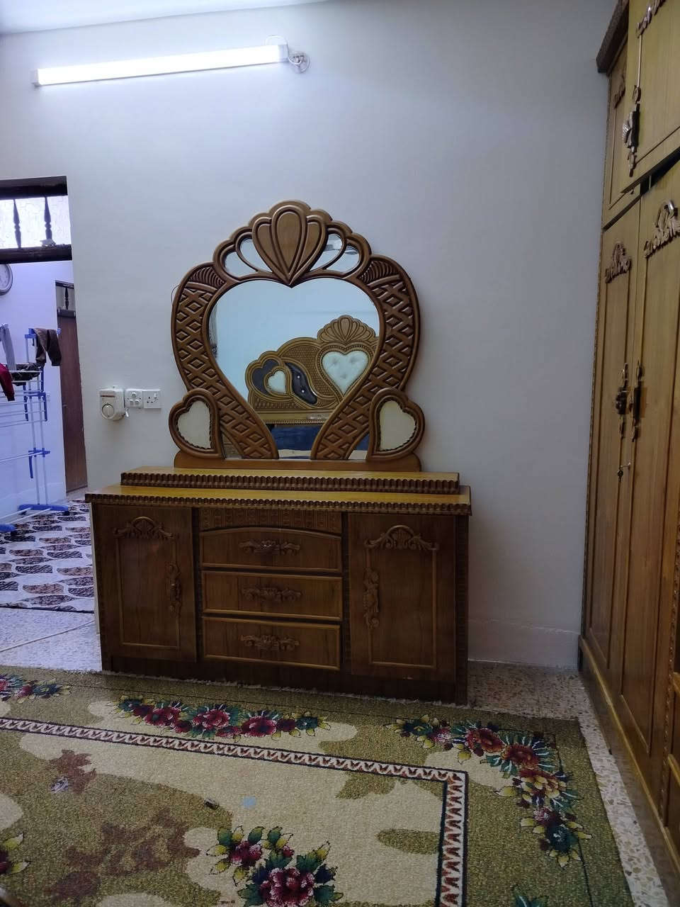 من رخصت السلام عليكم عندي غرفة نوم للبيع مابيها شي نظيفة بس يرادلها اشوية تعديلات السعرمليون وبيها مجال


**إذا كنت صاحب هذا الإعلان وتريد حذفه لأي سبب، رجاءا أرسل رسالة إلى الدعم الفني**