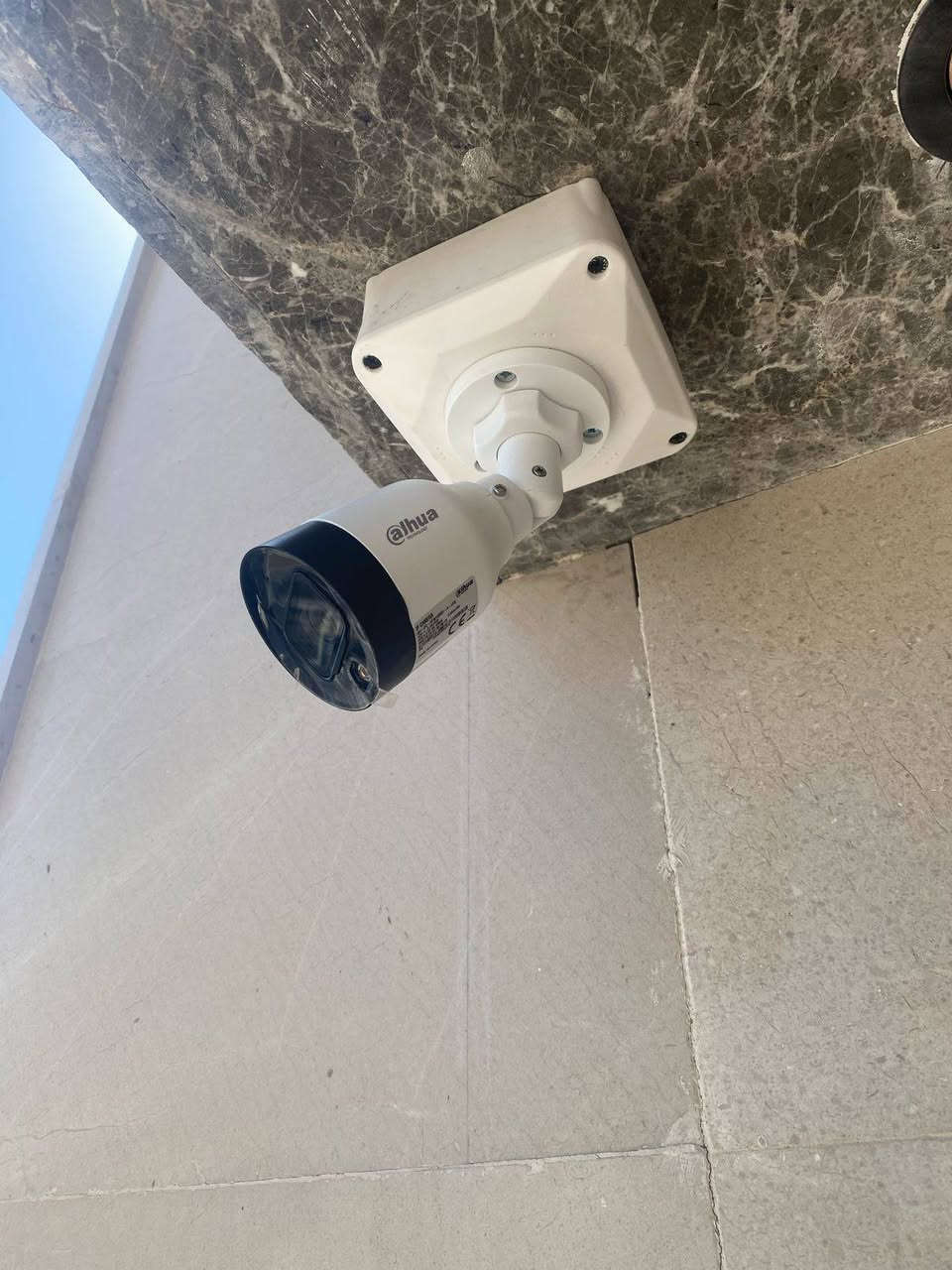 🔴 نصيحة مهمة لحماية بيتك قبل رمضان
أكثر السرقات تصير بسبب عدم وجود مراقبة حقيقية…
مو مجرد كاميرا… لازم نظام مراقبة متكامل وتقدر تتابعه من موبايلك بأي وقت.
اليوم كملنا تنصيب منظومة كاميرات تصوير ليلي ونهاري بدقة عالية جداً ✔
صاحب البيت يراقب بيته مباشرة من الهاتف.
إذا تريد تحمي بيتك أو محلك قبل رمضان
نقدم تنصيب وصيانة كاميرات المراقبة في جميع المناطق.
استفسار مجاني على الخاص أو واتساب
***********
