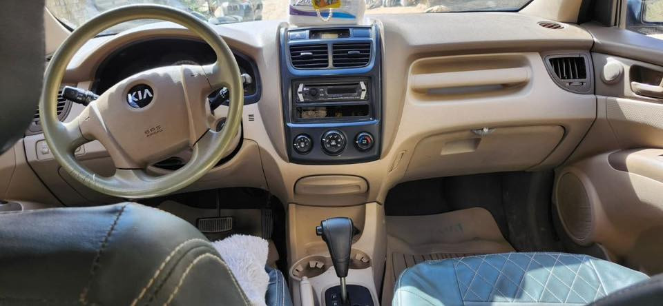 السلام عليكم سبورتج ٢٠٠٩ خليجي فول مواصفات
ماشية ١١٠ كيلومتر قابل للزيادة 

بيها بارد يم قبق البانزين وبالباب مال الجنطة  موضح بالصور وايرباك الستيرن فقط طاك

رقم سليمانية السعر ١٠٥ وبيها مجال مكاني بغداد الكاظمية 

للاستفسار ***********

