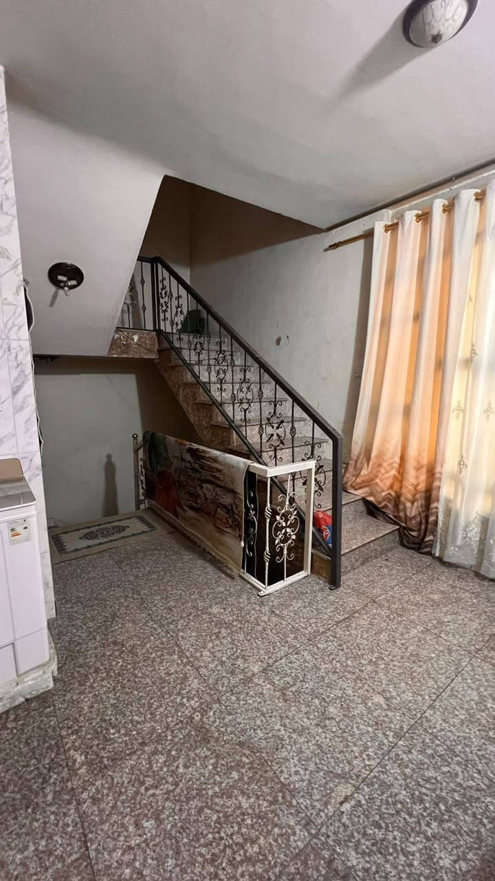 سلام عليكم معروض يمي مشتمل طابق ثاني بلديات صحفيين  مساحه ١٠٠ م
درج معزول
باب معزول.
غرفتين كبار
وصاله من ضمن المطبخ
وحمام
للاستفسار ***********
ملاحضه غير مؤثث
