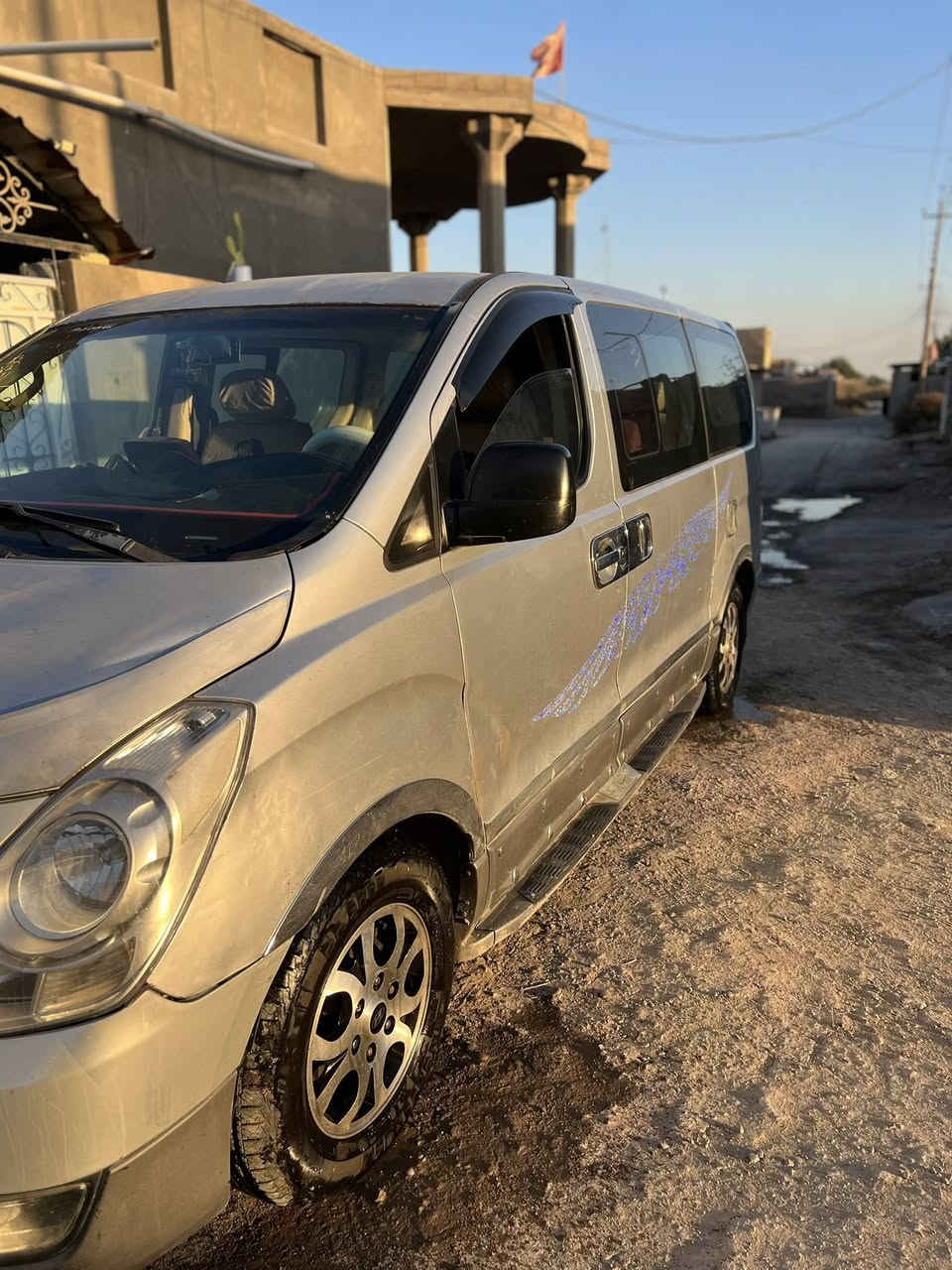 سلام عليكم ، ستاركس 2009 مفتوح محور مسكر سيارة نظيفة بيها ضربه بالجاملغ الخلفي خفيفه ، سيارة نظيفه ومرتبة ومتعوب عليها ، أبيعها بدون محرك يعني تبدل محرك بيها كازكيت،  رايدها ب 130 وبيها مجال 
***********
