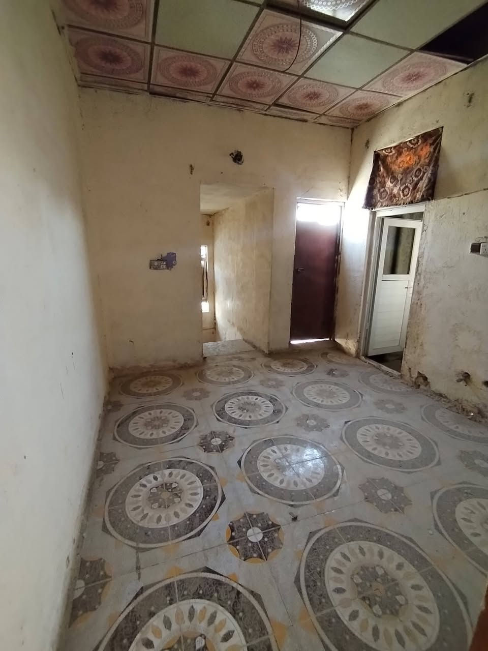 السلام عليكم ورحمة الله 
بيت للايجار مساحة 50 مترة منطقه 23 
المحتويات طابقين : 
الطابق الاول : غرفه وصاله مطبخ وصحيات 
الطابق الثاني : غرفة وصاله وصحيات 
الايجار 225 كل شهر بشهرة 
موقع المكتب : النجف كوفه حي ميسان نهايه شارع الكيات 
موقع المنزل كذالك نهايه شارع الكيات بشارع العسكري منطقه 23 
للاستفسار الاتصال على الرقم 

*********** 

مكتب الرتاج للعقار
