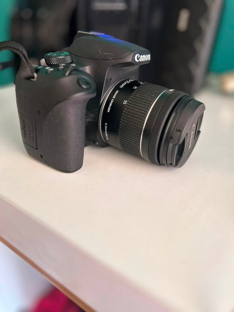 كاميرا كانون 850 D 

مستشعر APS-C CMOS بدقة 24.1 ميغابكسل
 • معالج DIGIC 8
 • نطاق ISO: 100–25600 (قابل للتوسيع حتى 51200)

تصوير فيديو 4K بمعدل 25 إطار/ثانية (مع كروب) + Full HD حتى 60 إطار
 • تصوير متتابع حتى 7 إطارات/ثانية (7.5 في Live View)
 • نظام تركيز 45 نقطة كلها من نوع cross-type
 • تقنية Dual Pixel CMOS AF للتركيز السريع في الفيديو والـ Live View

شاشة LCD لمسية دوّارة (vari-angle) مقاس 3 إنش
 • فيوفايندر بصر

للتواصل :
***********
