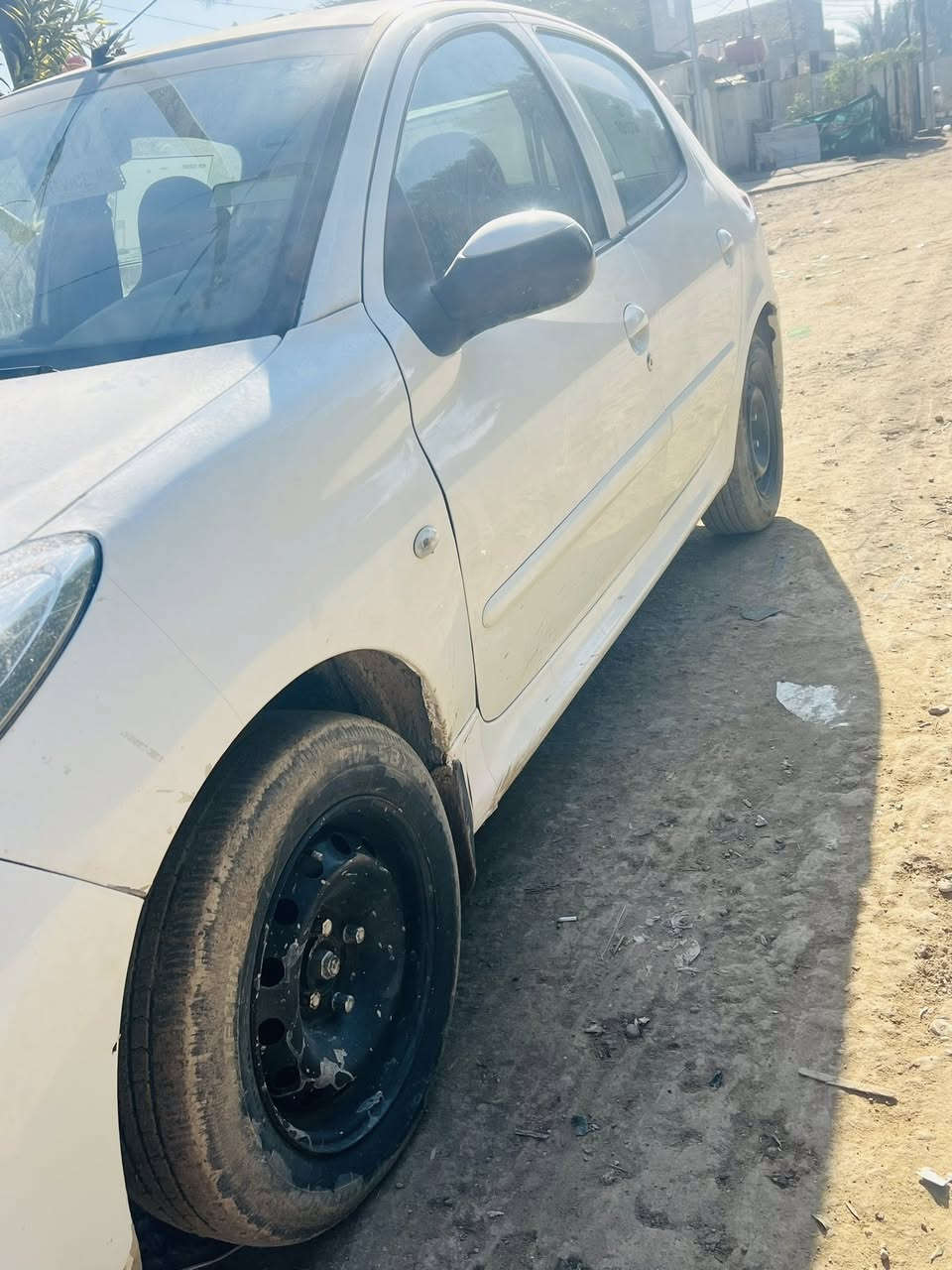 السلام عليكم سياره بيجو للبيع السياره مكفوله ماعده جاملغ امامي وشويه من البنيد صبغ فقط موديل ٢٠١٢ كير عادي تحويل مباشر رقم بابل السعر ٣٨ العنوان حله حي العسكري 
الاستفسار *********** غير متواجد على فيس .
