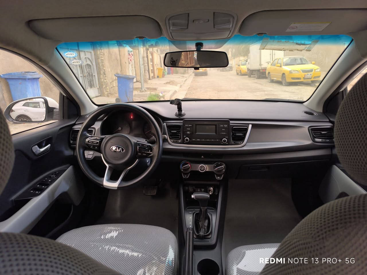 السلام عليكم 🌹
كيا ريو 2018 خليجي / محرك 1400
بيها ضربة جاملغ صفحة اليمنى باب الصدر والخلف باب الصدر 
كير + مكينة مكفولات 
تخم تاير باتري جديد 
تبريد جديد 
***********
السعر  95
