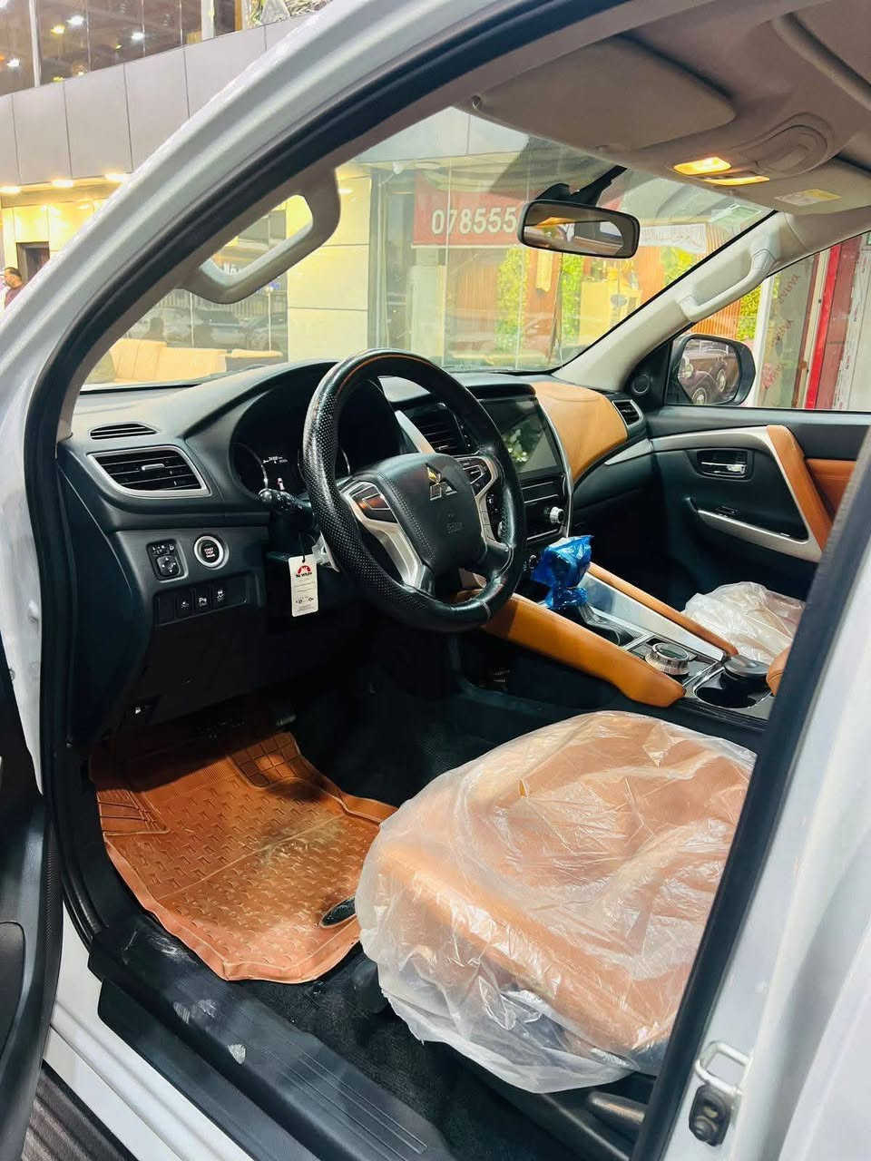 السلام عليكم
للبيع فقط 

باجيرو سبورت 2020  كت رياضي 

‎مواصفات السيارة💫

‎فتحه سقف 

‎حساس امامي +خلفي 

‎كير 8نمر 

‎هندبريك دگمه 

‎شفتات ستيرين 

‎تحكم قيادة 

‎بصمة تشغيل وبصمة ابواب 

‎ويل اسود + جلد قرميدي 

‎مري شفط 

‎وبعد بيه هواي مواصفات

ماشية 50الف حقيقي   مكفوله كفاله عامة  من الصبغ والبارد ، 

سياره كاملة من كلشي مابيها أي نقص 

هزه سنوية 

السياره جديده ونظيفه وبل عافيه عل ياخذها، 

***********
