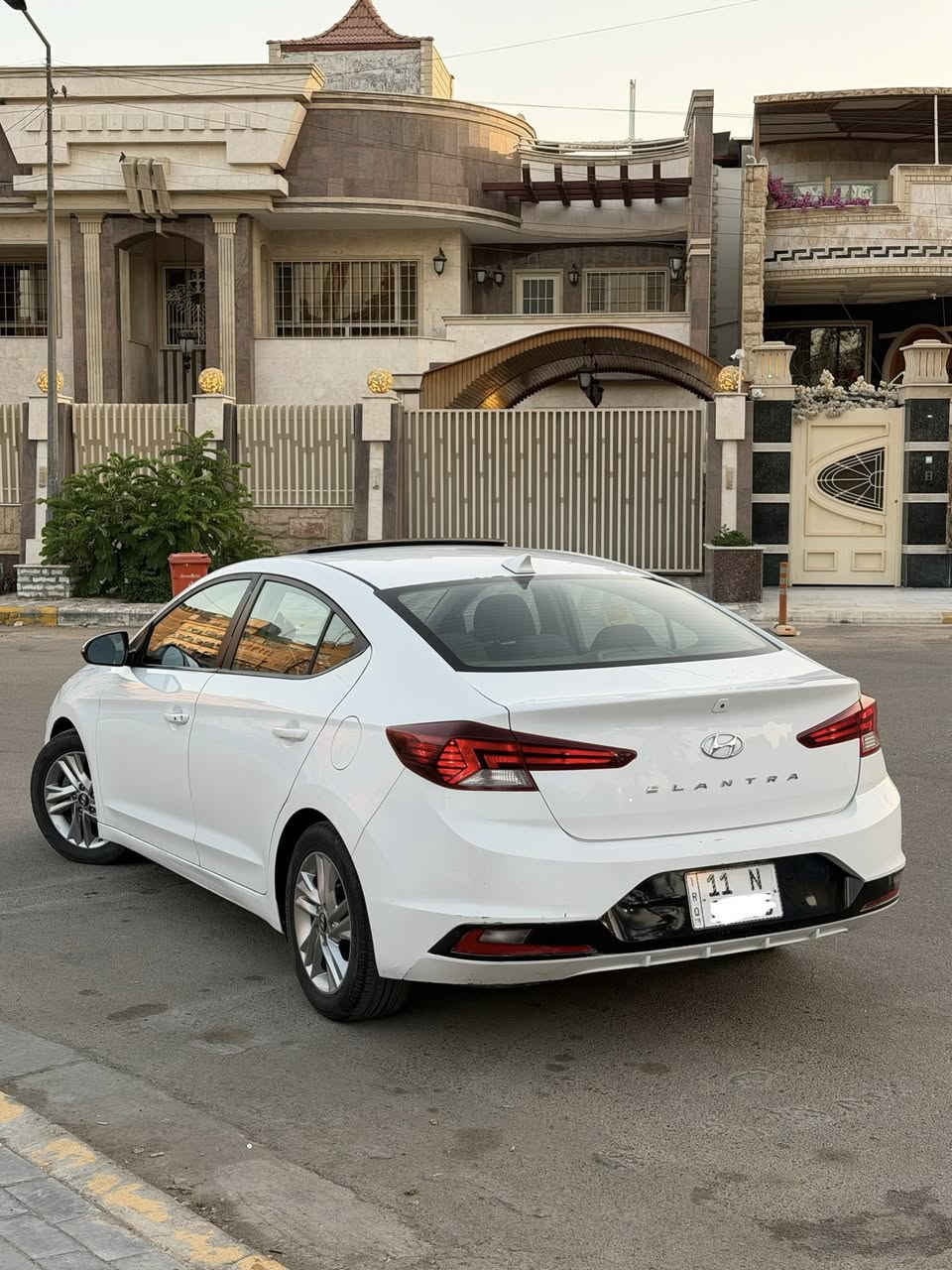 النترا 2019 فول مواصفات بچم كبس 
السعر ١٢٢ ورقه وبيها مجال بسيط 
محرك 2000 دوش جديد 
محرك كير صدر تبريد نضيفات 
بيها صبغ صفحة عكس السايق ( الضرر من امريكا الأبواب والجاملغ الأمامي ) 
شواصي ولغود مكفولات 
سلايد - بصمة - رادارت - نقاط عمياء - شاشة كاميرا - ترحيب - دواخل كاربون والسيارة فول مواصفات 
رقمها بغداد ب اسمي 
مكاني بغداد المنصور للاستفسار 
***********
***********
